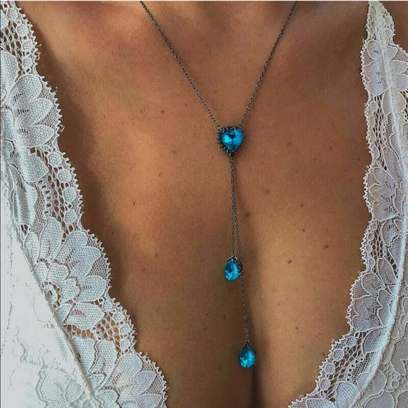 Justine’s Chic Boutique Jewelry - Blue Crystal Heart Necklace